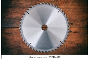 metal-circular-saw-blade-on-260nw-557494513